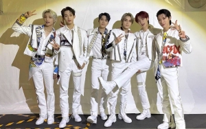 WayV Asyik Jajan Kaki Lima di Thailand