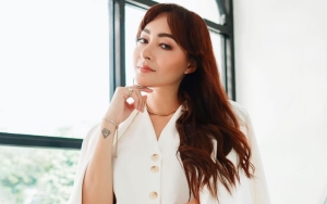 Dewi Rezer Bagikan Momen Dilamar Kekasih Bule: I Said Yes!