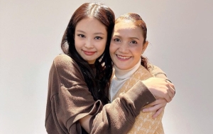 Jennie BLACKPINK Hampir 'Rebut' Mama Lisa, Reaksinya Bikin Ngakak