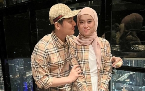 Sambangi Polres Jakarta Selatan, Rizky Billar Rangkul Mesra Lesti Kejora