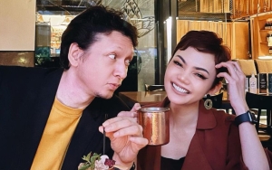 Biasa Ngelawak, Rina Nose & Suami Tampil Baddas Bak Artis Hollywood Tuai Pujian Selangit