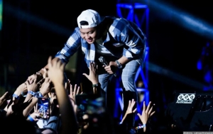 Denny Caknan Jatuh Saat Manggung: Polahanku Mesti