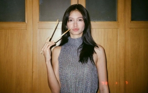 Rancangan Ivan Gunawan, Yuki Kato Menawan Pakai Dress Tenun