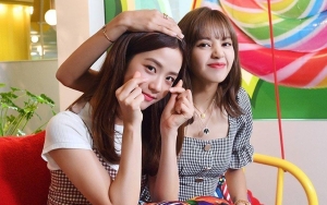 Ketularan Jisoo, Lisa BLACKPINK Lakukan Lompatan Ikonik di Incheon
