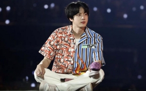 Jin Jawab Lucu Ungkapan Cemburu Fans Usai Dirinya Tak Sengaja Pegang Tangan Lee Young Ji