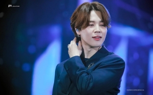 Pelukis Ini Ungkap Alasan Pilih Jimin Jadi Muse Lukisan yang Dipamerkan di Louvre Paris