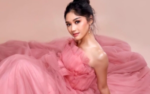 Erina Gudono 'Calon Bojo' Kaesang OTW ke Solo, Tetap Flawless Dengan Bando 10 Ribuan