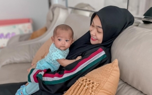Anak Ria Ricis 'Ikut' Cari YouTube Sang Ibunda Yang Kena Hack
