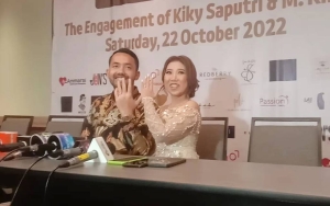 Kiky Saputri Sempat Umrah Mantapkan Hati Sebelum Lamaran
