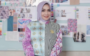 Ibunda Nagita Slavina Elegan Hadiri Pernikahan di Gereja Auto Tuai Pro Kontra