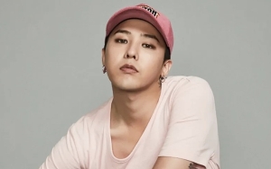 G-Dragon BIGBANG Pemotretan Pakai Rok Ala Mbak-Mbak Hijabers