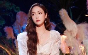Perdana Sejak Debut, Jessica Jung Jadi Model Pakaian Dalam