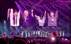 Tali Sepatu Rose Lepas Hingga Pinggang Mungil Lisa Jadi Sorotan Konser BLACKPINK di Dallas