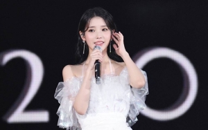 IU Kena Marah Ibunya Perkara Bantal Konser 'The Golden Hour'