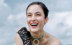 Kebaya Chelsea Islan Perpaduan Adat Jawa dan Papua, Makna Desain Burung Cenderawasih Terungkap