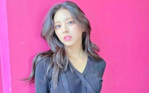 Cuma Pakai Crop Top dan Celana Kargo, Penampilan Kece Yuna ITZY di Los Angeles Tuai Pujian