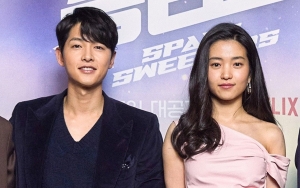 Beredar Foto Song Joong Ki & Kim Tae Ri Diduga Kencan di Paris, Agensi Buka Suara