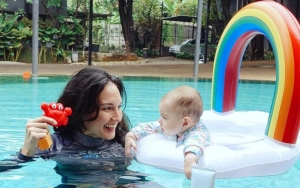Putrinya Kelewat Aktif, Nadine Chandriwinata Perlihatkan Effort Mandikan Baby Djiwa