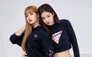 Lisa Makin Berani Cium Jennie di Konser BLACKPINK