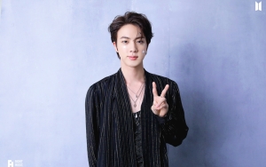 Jin BTS Pamer Desain Case HP Unik, Ada Password Tak Terduga