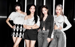 BLACKPINK Susah Payah Tutupi Rose Saat Kepergok Makan di Restoran Atlanta