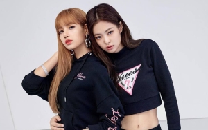 Jennie BLACKPINK Tunjukkan Reaksi Gemes Saat Dicium Lisa di Konser