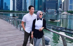 Bak Hempas Dugaan Miring, Syahrini Gercep Pamer Keakraban Suami Bareng Sang Ibunda