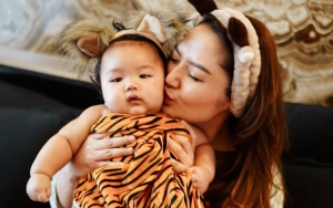 Siti Badriah Geregetan Usai Pergoki Kelakuan Suami Kala Jaga Baby Xarena