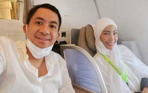 Tangis Ayu Dewi Pecah Saat Umrah, Regi Datau Justru Tunjukkan Sikap Manja