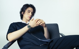 Lee Dong Wook Pertama Kali Rayakan Ultah Bareng Anniv Debut Penuh Penyesalan