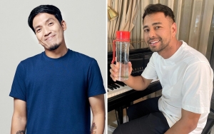 Jelang 'Tiba Tiba Tenis', Desta Beri Raket Raksasa untuk Raffi Ahmad