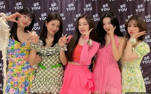 Konsep Pekerja Kantoran, Red Velvet Pancarkan Visual Mahal di Season's Greetings 2023