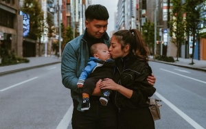 Potret Baby Issa Putra Nikita Willy Pose di Jalanan Jepang Bikin Gemas Maksimal