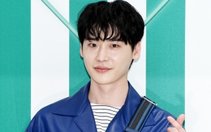 Lee Jong Suk Bikin Takjub Usai Perlakukan Penggemar dengan Hangat di Tempat Umum
