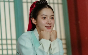 Park Ju Hyun Tampil Jadi Dukun Kesurupan di Depan Kim Young Dae di 'The Forbidden Marriage'