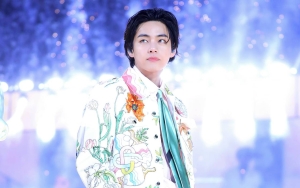 V BTS Jadi Inspirasi Lukisan Seniman Cilik Untuk Tujuan Mulia