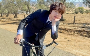 Telat, Jin BTS Sempatkan Diri Rayakan Kemenangan Pertama 'The Astronaut'