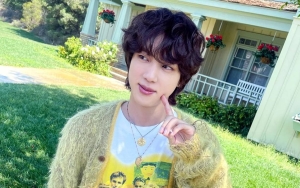 Jin BTS Blusukan ke Pasar Tawari Emak-emak Minuman Alkohol Buatan Sendiri