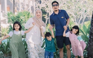 Desta Sebut Sang Anak Over Protective Sampai Minta untuk Tak Lihat Foto Wanita Seksi