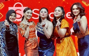 Dewi Persik Pose Bareng Nagita Slavina dan Aurel Hermansyah, Lesti Kejora Dipertanyakan