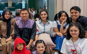 Dianggap Keluarga, Fuji An Hadiahi Ashanty Kalung Emas Dengan Harga Gak Main-Main