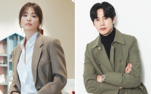 Song Hye Kyo Pose Manyun Nempel Park Sung Hoon, Simbol Cinta Curi Fokus