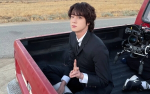 Jin BTS Ungkap Isi Kamar Mandi, Keberadaan Mainan Anak Curi Fokus