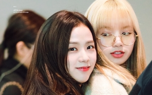 Lisa BLACKPINK Ajari Jisoo Twerking, Kocak Banget Malah Adu Twerk di Panggung