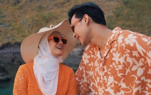 Dinda Hauw Joget Kegirangan Dapat Kado Ultah Branded dari Rey Mbayang 