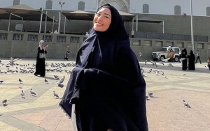 Bahagia Umrah Bareng Regi Datau, Ayu Dewi Doakan Banyak Orang Bisa Nyusul