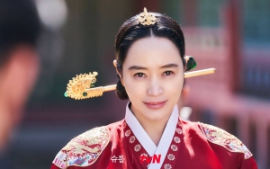 Kim Hye Soo Pamerkan Ekspresi Andalan 'Under The Queen's Umbrella' dengan Cara Beda di 3 Drama Lain