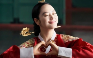 Cara Kim Hye Soo Promosikan Pemeran 'Under The Queen's Umbrella' Tuai Perhatian