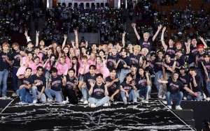 NCT, Red Velvet, aespa dkk Berdoa Sebelum Konser 'SMTOWN' Bareng Lee Soo Man, Tuai Pro-Kontra