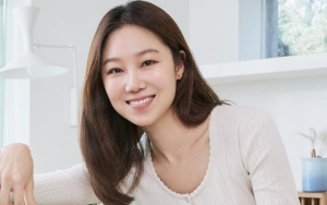 Gong Hyo Jin Tampil Seksi Saat Main Bowling, Konsisten Bergaya Unik Sejak Nikah